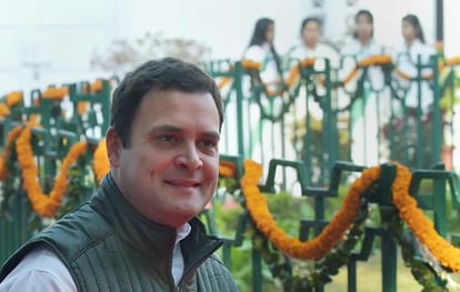 Meet India's top 10 Handsome Politicians who followed by the actor 