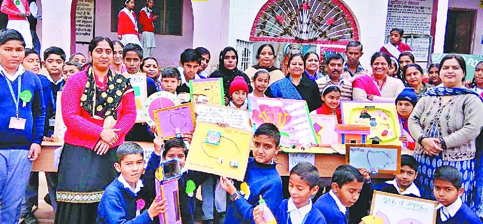 सैनवाला स्कूल में विज्ञान-गणित मेले का आयोजन
