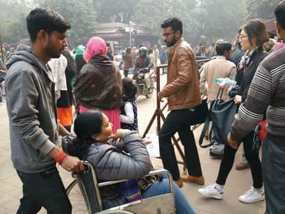 दिव्यांग महिला को प्रवेश करने से रोक दिया 