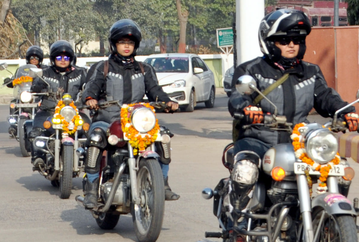 women bike riders gang reached in kanpur