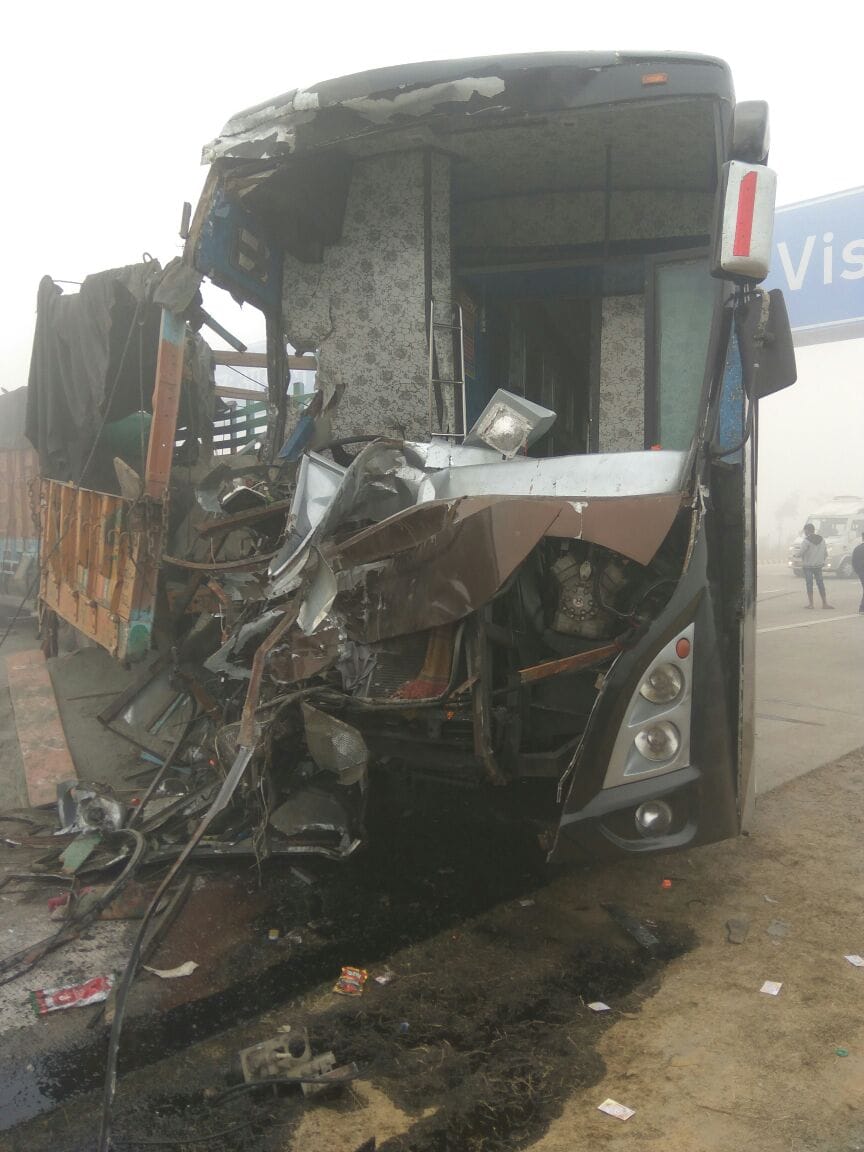 accident in fog yamuna expressway