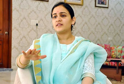 Aparna Yadav and Alka Das name for Lucknow mayor posts.