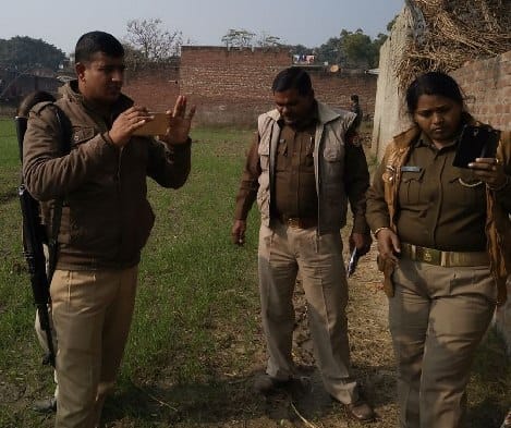 किशोरी से गैंगरेप, तीन पर रिपोर्ट