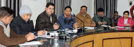 ‘योजनाओं के खातों में कटौती की तो कार्रवाई’