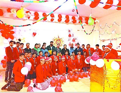 नाश्ता बनाने में अपूर्वा, दीपांशी, योगिता अव्वल