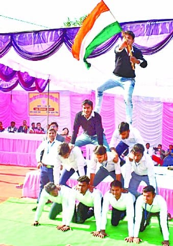 सकात्मक दृष्टिकोण से मिलती है बड़ी सफलता: डीएम