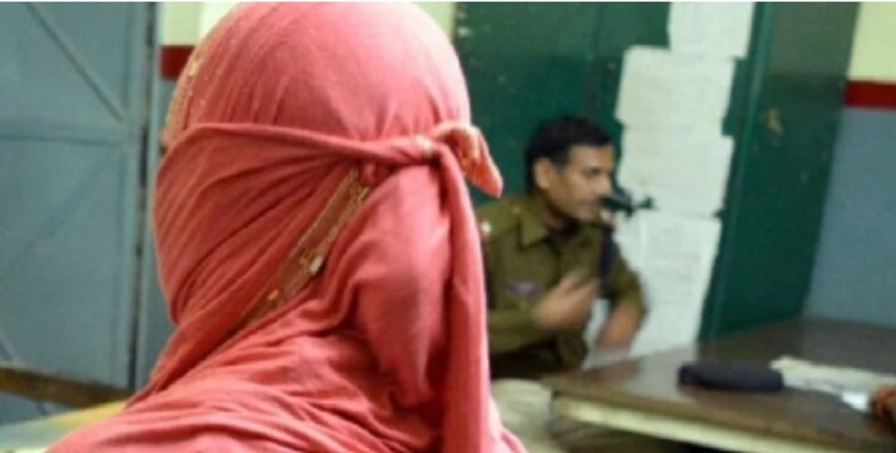 Gang rape with daughter, closed the mother in the room