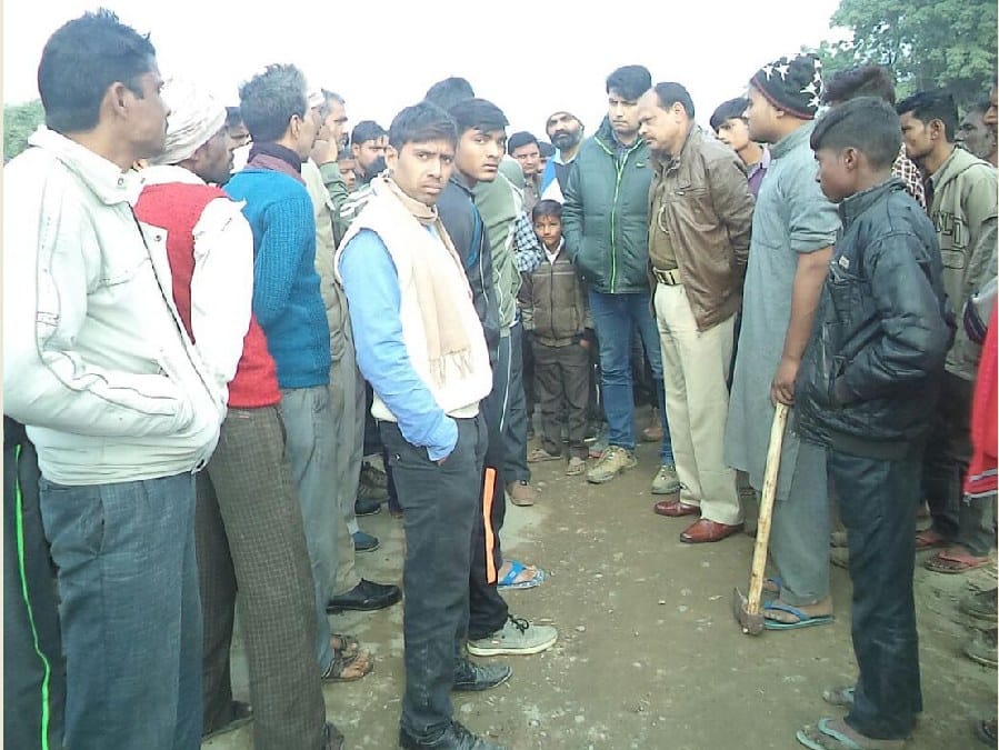 कब्रिस्तान की भूमि पर खुदाई का आरोप,  काटा हंगामा