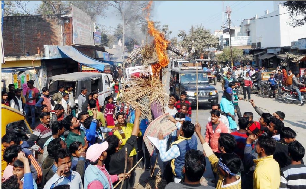 सलमान, शिल्पा सेट्टी का फूंका पुतला