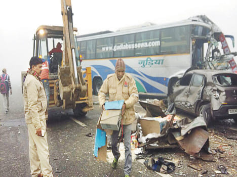 Fog wrecks: Five vehicles, expressing wounds on expressway