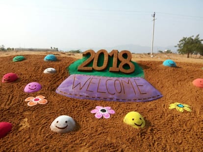 Sand Artist made the sand on welcom new year 2018