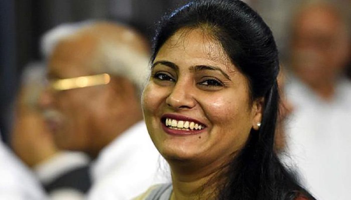 Anupriya Patel is injured in Road accident In Allahabad
