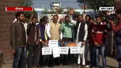 BJP youth wing gifted to Pakistan high commissioner over ill treatment to Kulbhushan’s family