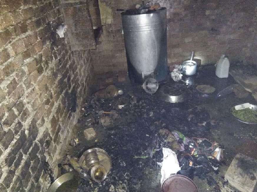 गैस सिलेंडर में रिसवास से लगी आग, 12 झुलसे