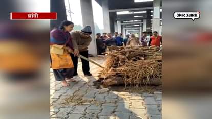 Daughter performed last rites of mother in jhansi