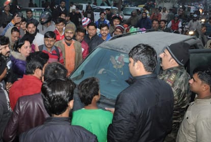shootout in lucknow indranagar in front of cns hospital