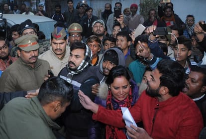 shootout in lucknow indranagar in front of cns hospital
