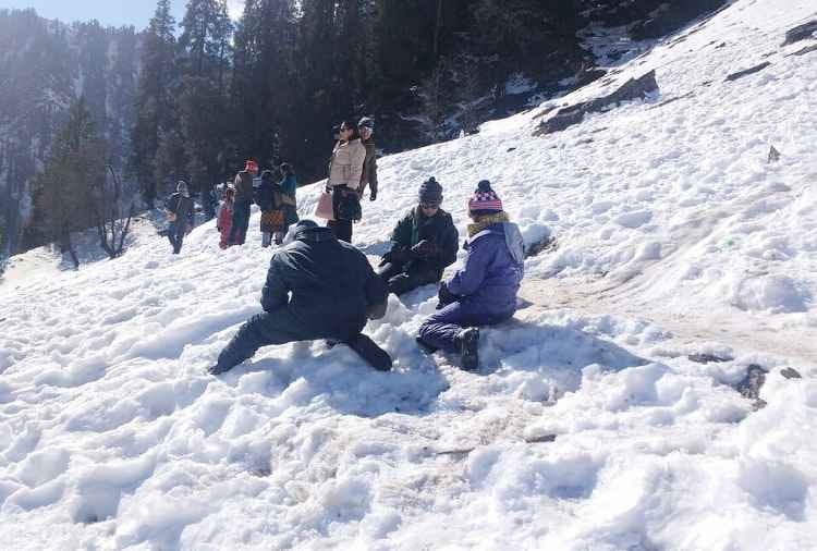 tourist in manali for new year celebration