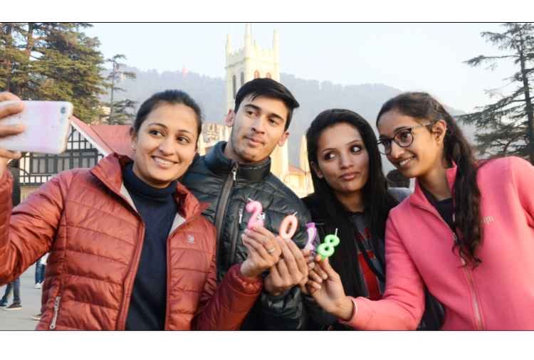 tourist in manali for new year celebration