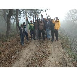 मार्ग के पक्कीकरण के लिए ग्रामीणों ने किया प्रदर्शन