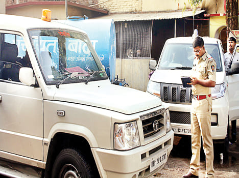 Maharashtra police come with weapon robbers again