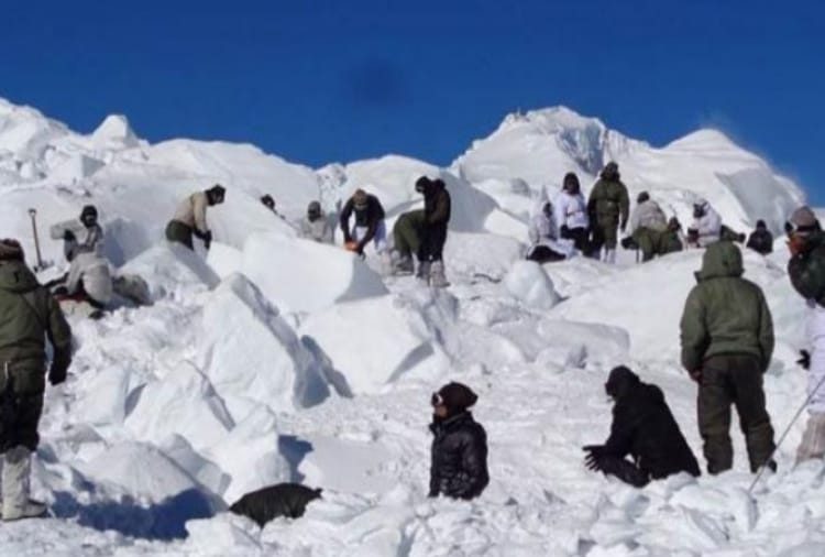 Rescue operation for missing brothers in avalanches in chanshal valley