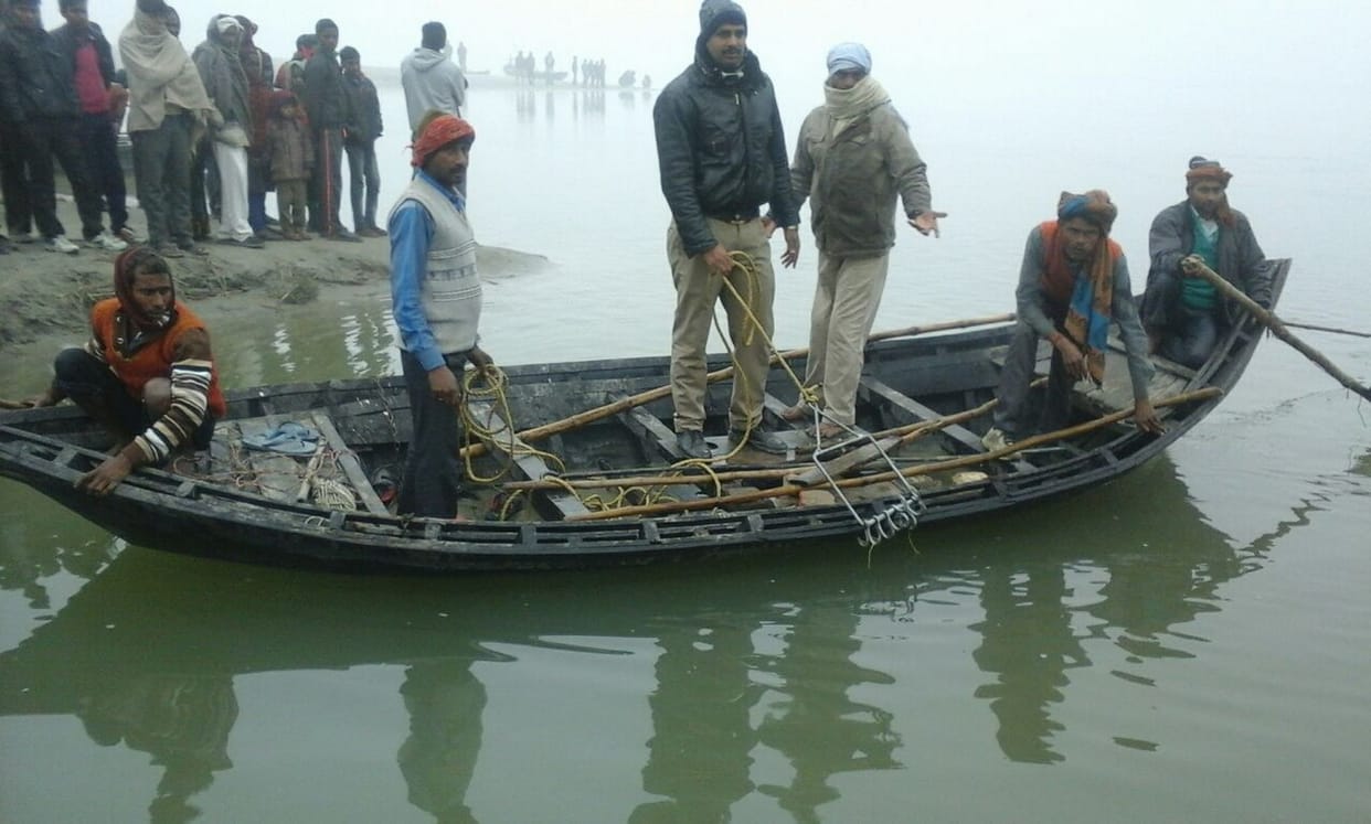 डूबे किसानों का 48 घंटे बाद भी पता नहीं