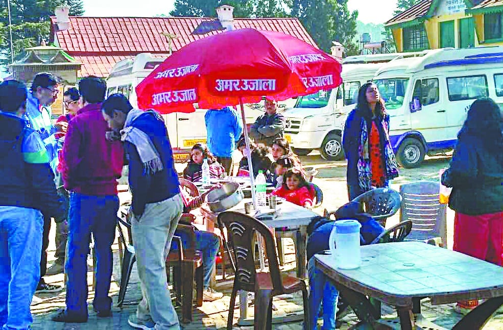 Gulzar Kausani from tourists for the new year's celebration