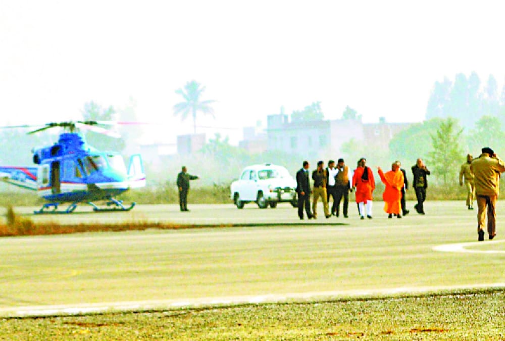 emergency landing of yogi adityanath helicopter in faizabad.