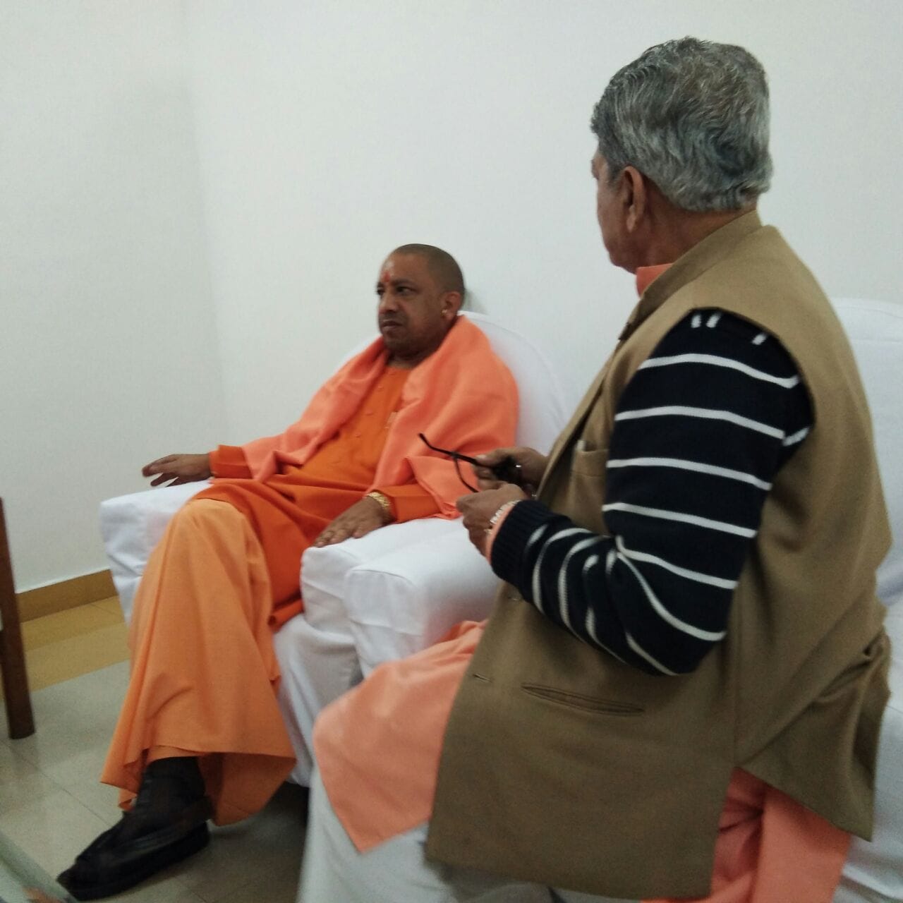 emergency landing of yogi adityanath helicopter in faizabad.