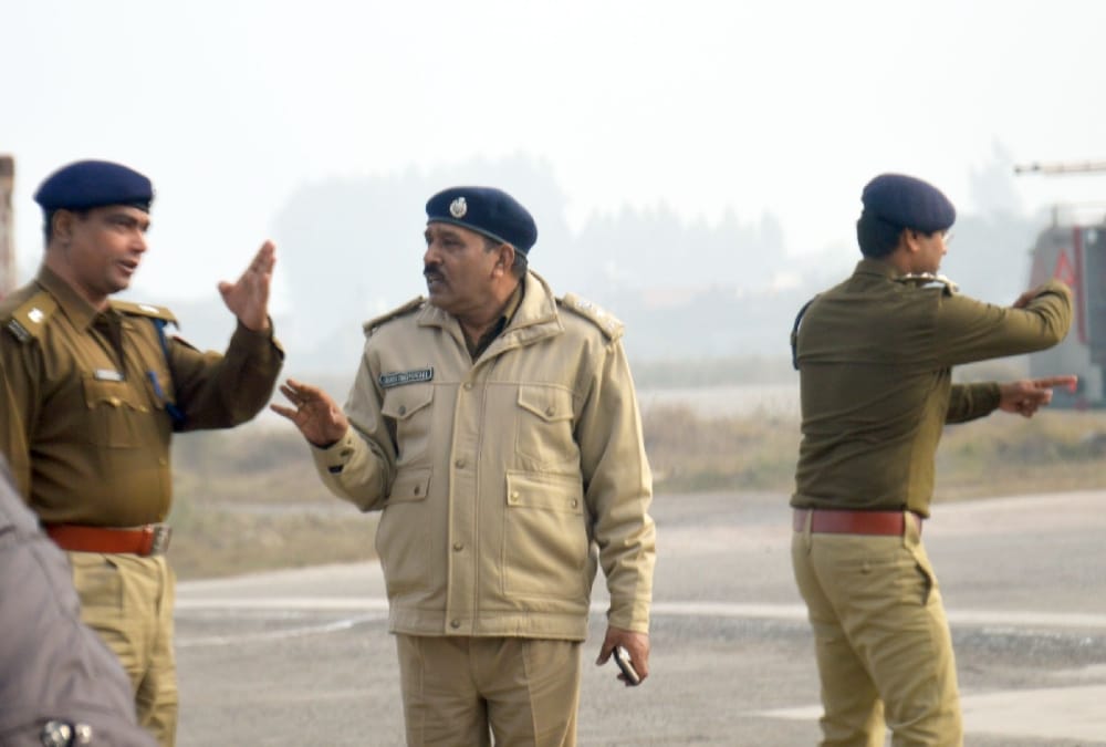 emergency landing of yogi adityanath helicopter in faizabad.