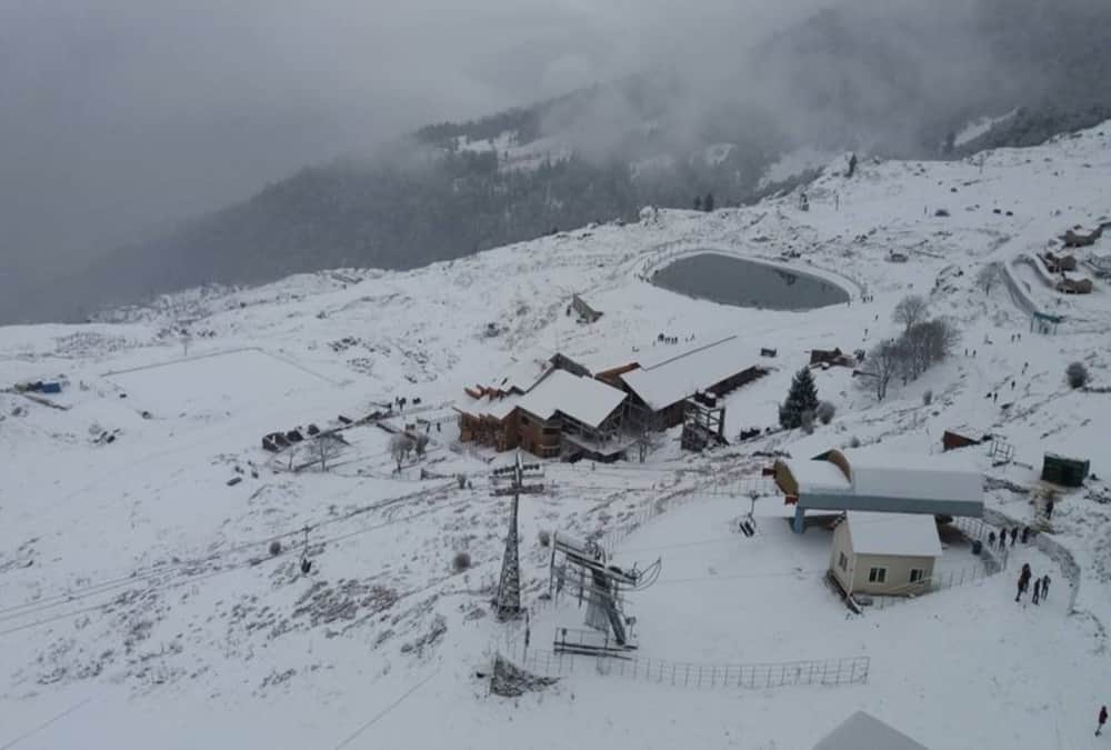 snowfall in kedarnath and auli in uttarakhand
