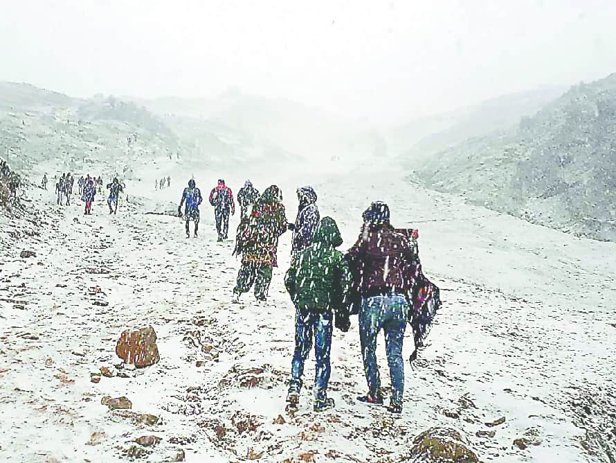 new year 2018 snowfall in auli and badrinath uttarakhand