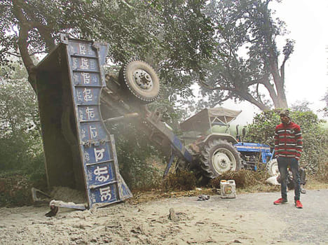 road accident rwo people dead
