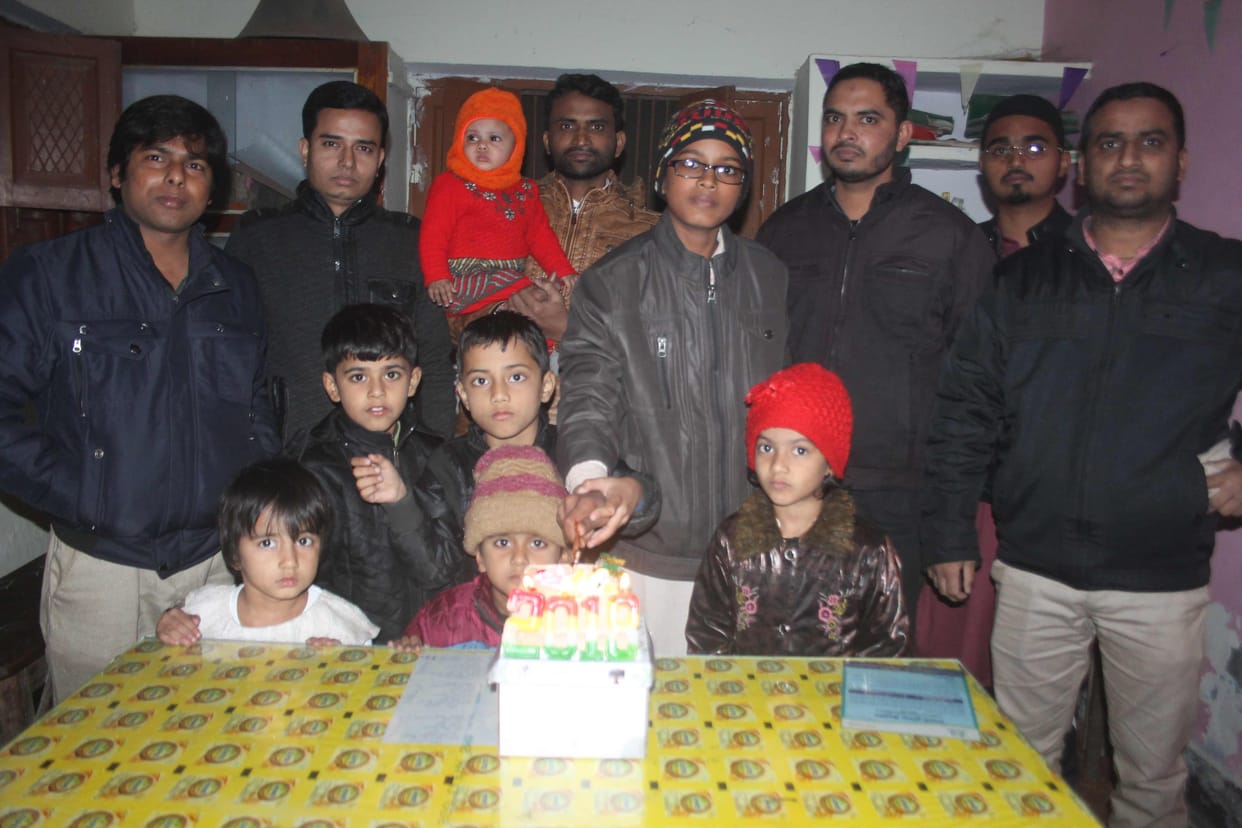 Cut the cake and say all, Happy new year