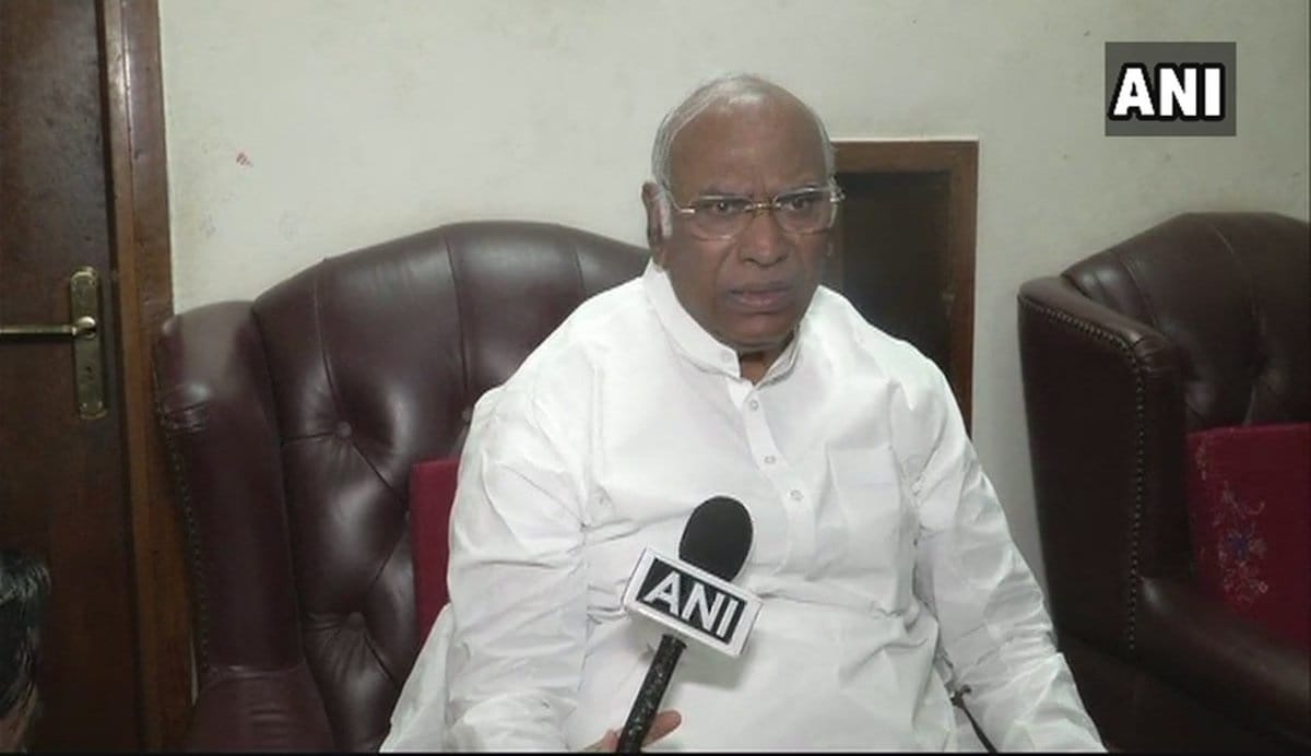Union Minister Narendra Singh Tomar compared Congress to the hair of the tail