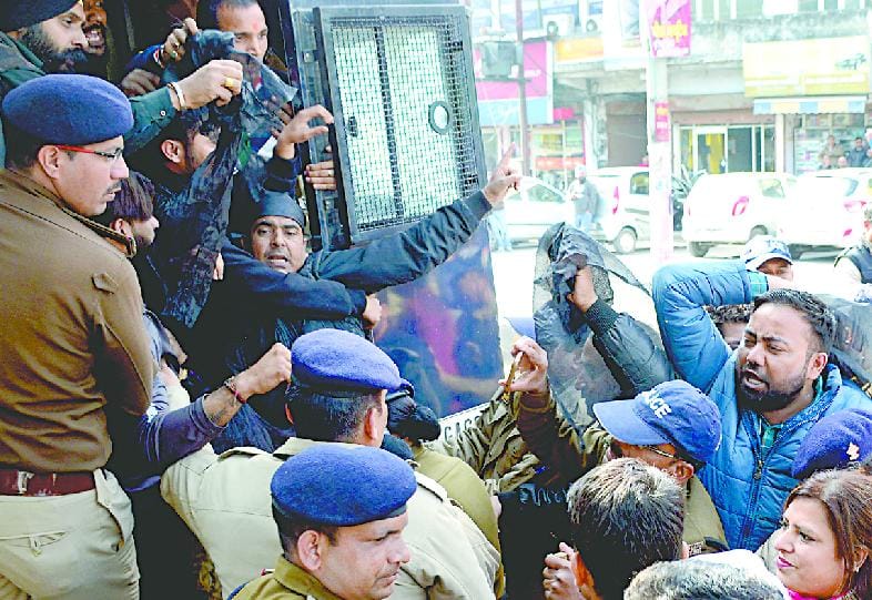 सीएम को काला झंडा दिखाने जा रहे 65 गिरफ्तार