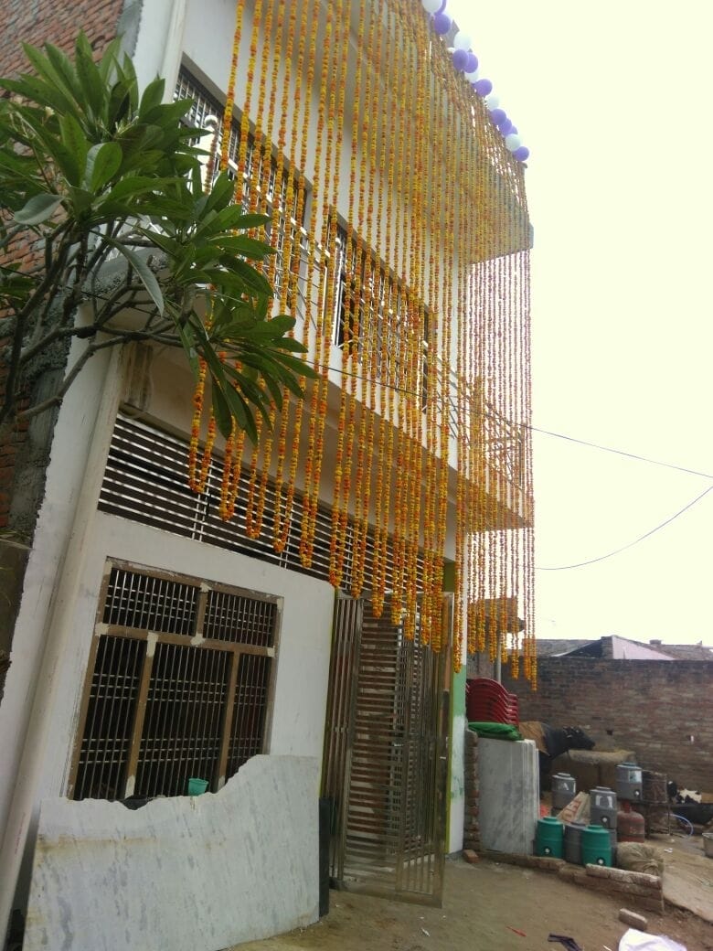 one died after firing in aliganj etah