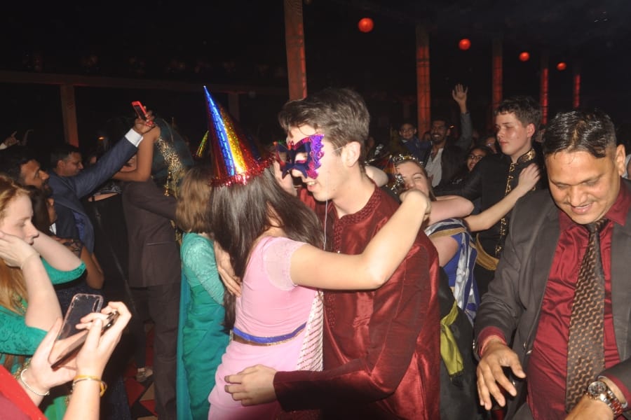 new year 2019 if you are single for new years eve party no entry for you in pubs clubs