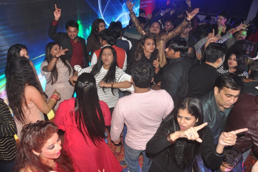 new year 2019 if you are single for new years eve party no entry for you in pubs clubs