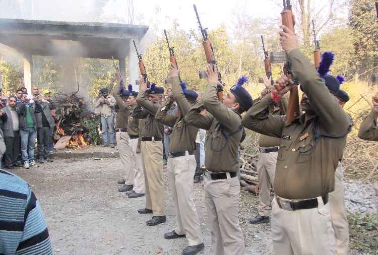 Thousands bid adieu to martyred CRPF jawanKuldeep Rai
