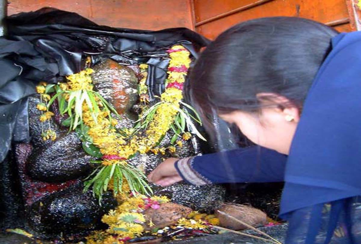 Know the favourite flower of deities as per their choice and beliefs about it in Hindi