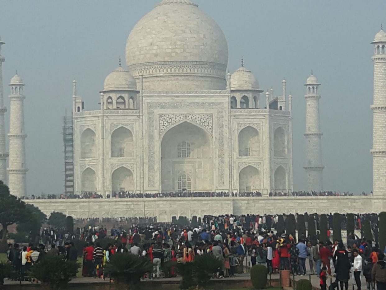 35 thousand tourist visited taj mahal 