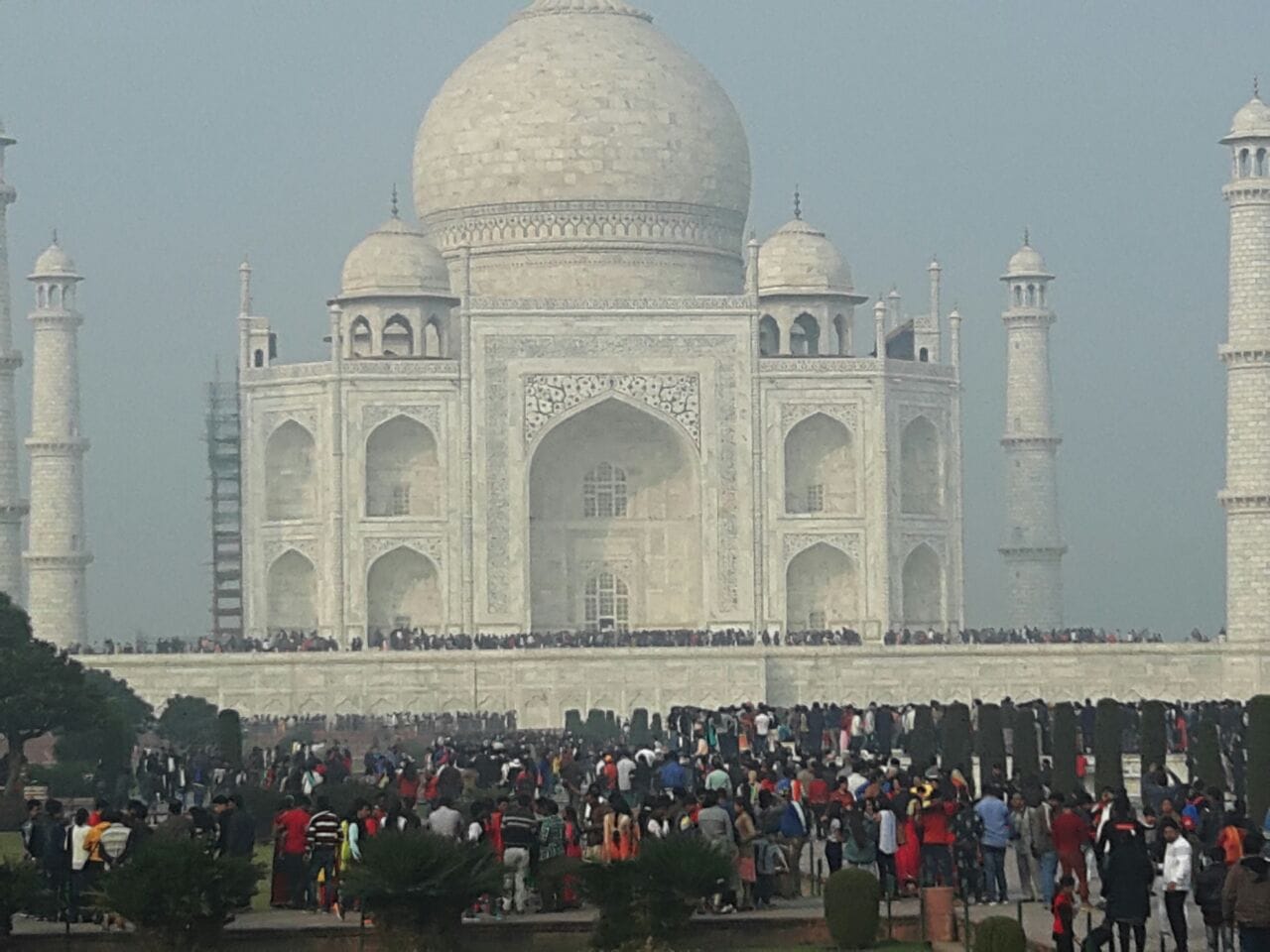 pollution on taj mahal due to western air 