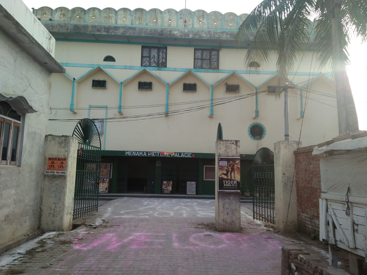 सिनेमाघरों की रंगत लौटाने में नाकाम सरकारी कोशिशें