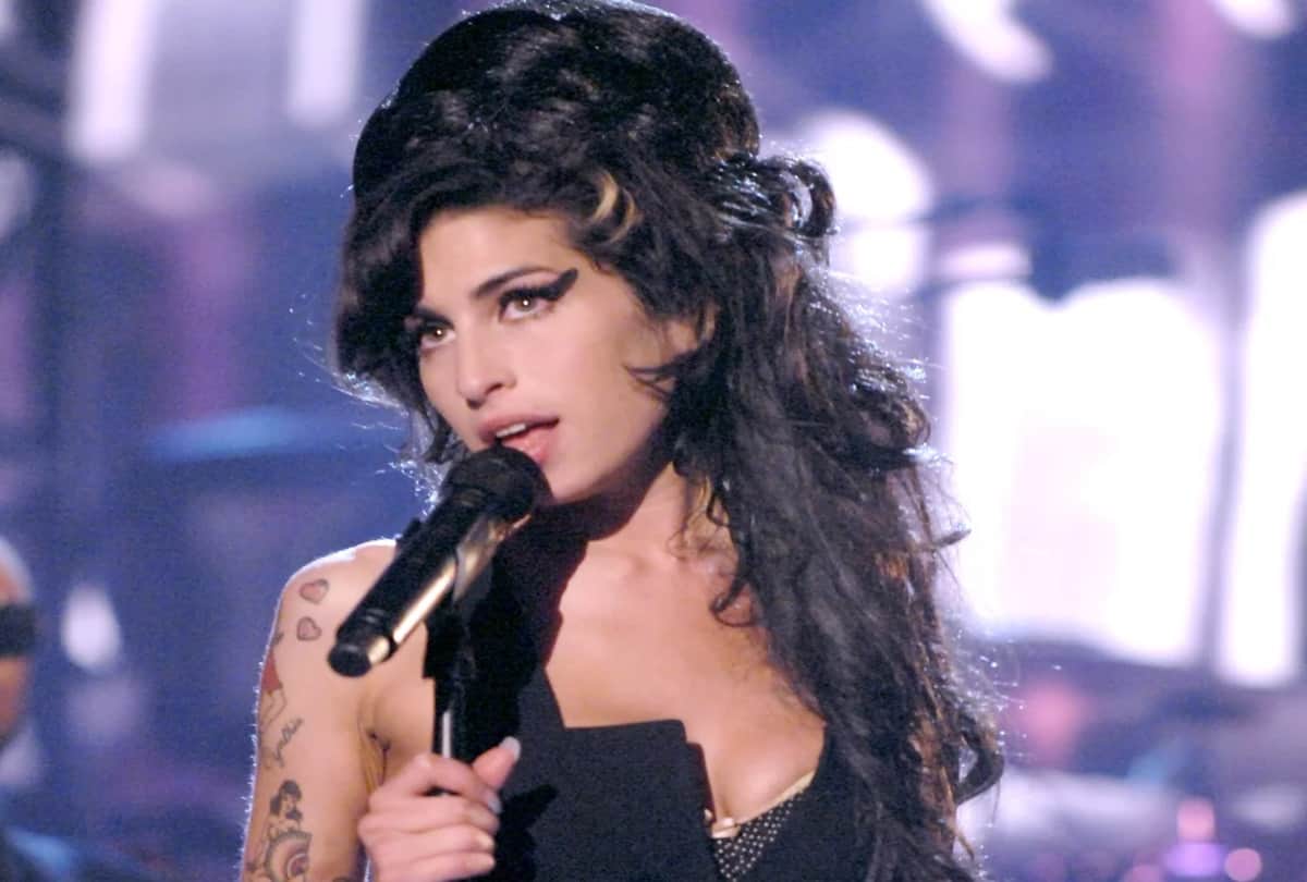 Amy Winehouse father says my daughter visit my home as a ghost