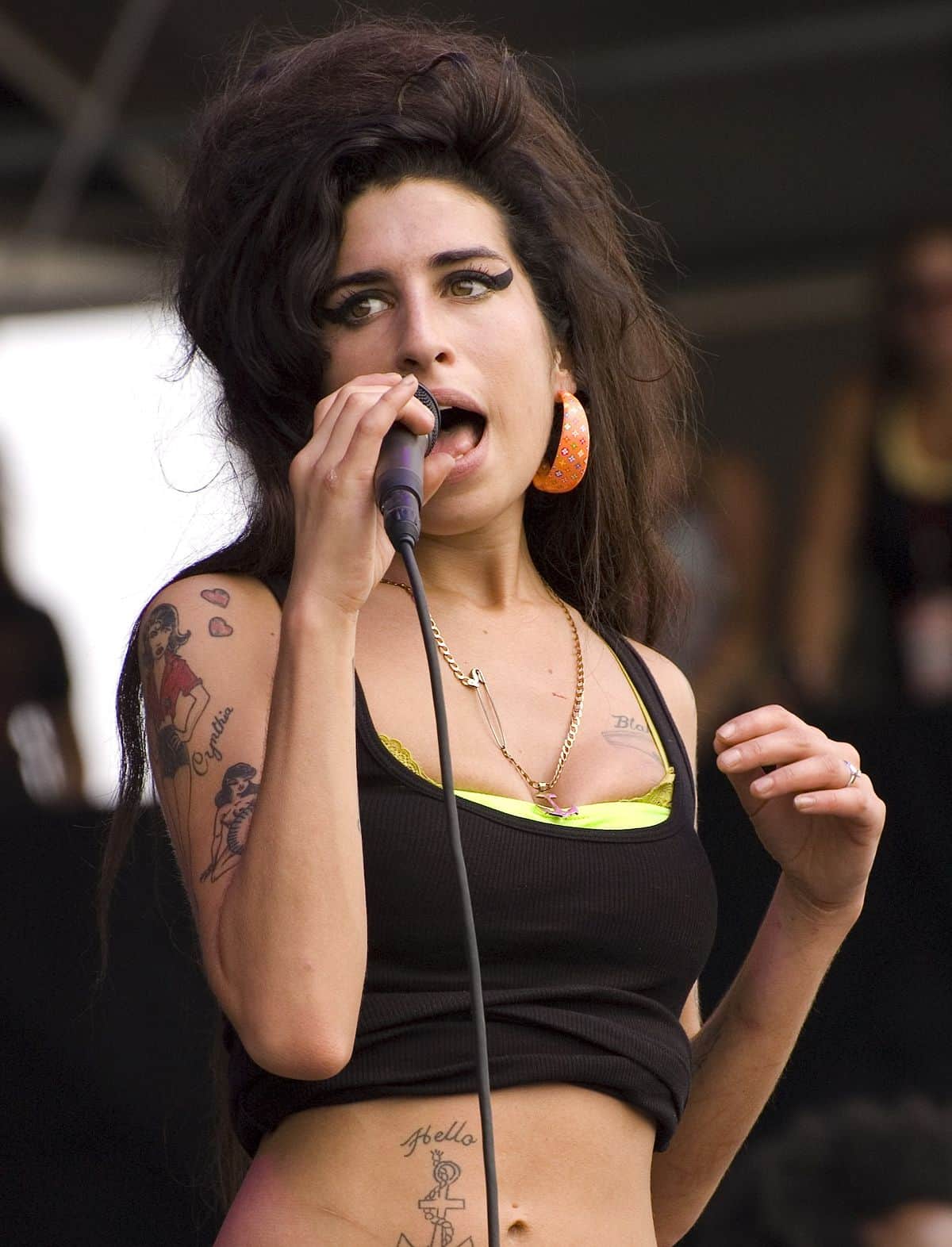 Amy Winehouse father says my daughter visit my home as a ghost