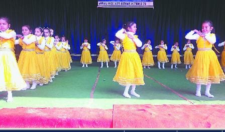 दिल है हिंदुस्तानी... पर थिरके छात्र