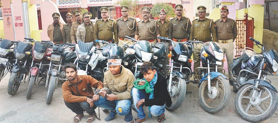 10 arrested with piracy bikes