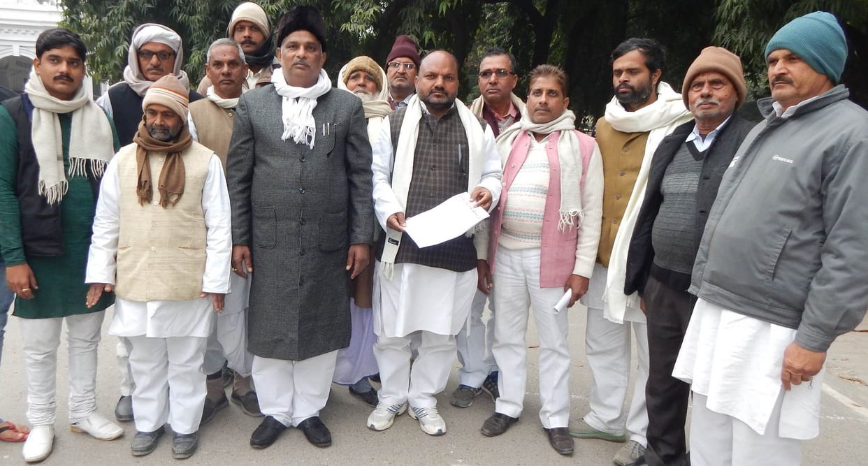 अलावा जलाने और कंबल वितरण का डीएम से मिले कांग्रेसजन